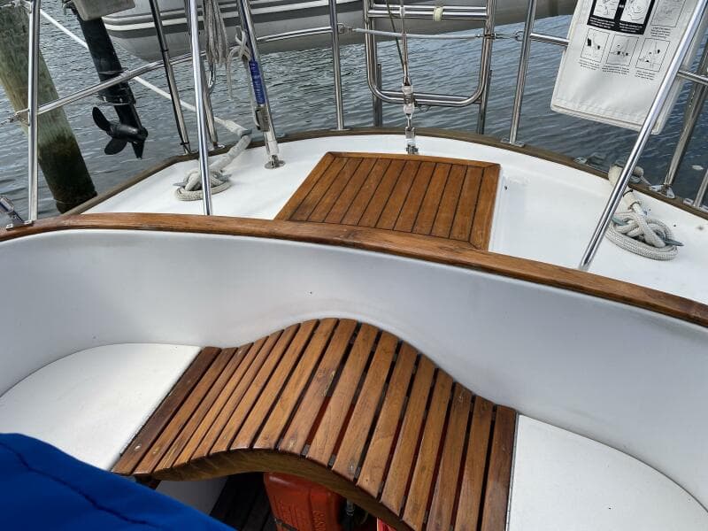 1987 Dickerson 37 aft cockpit