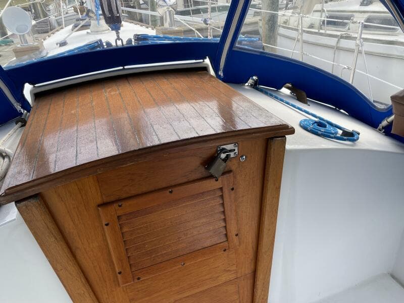 1987 Dickerson 37 aft cockpit