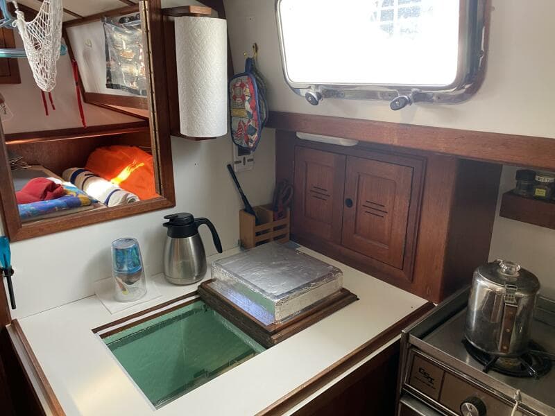 1987 Dickerson 37 aft cockpit