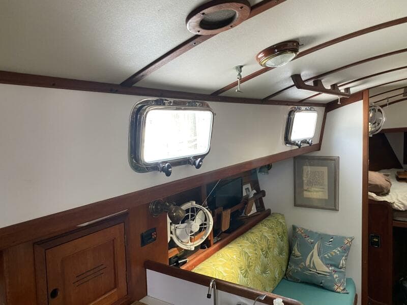 1987 Dickerson 37 aft cockpit