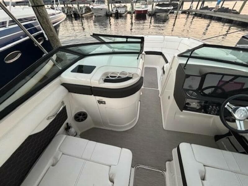 2019 Sea Ray SDX 270