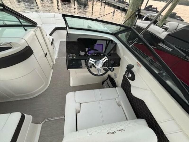 2019 Sea Ray SDX 270