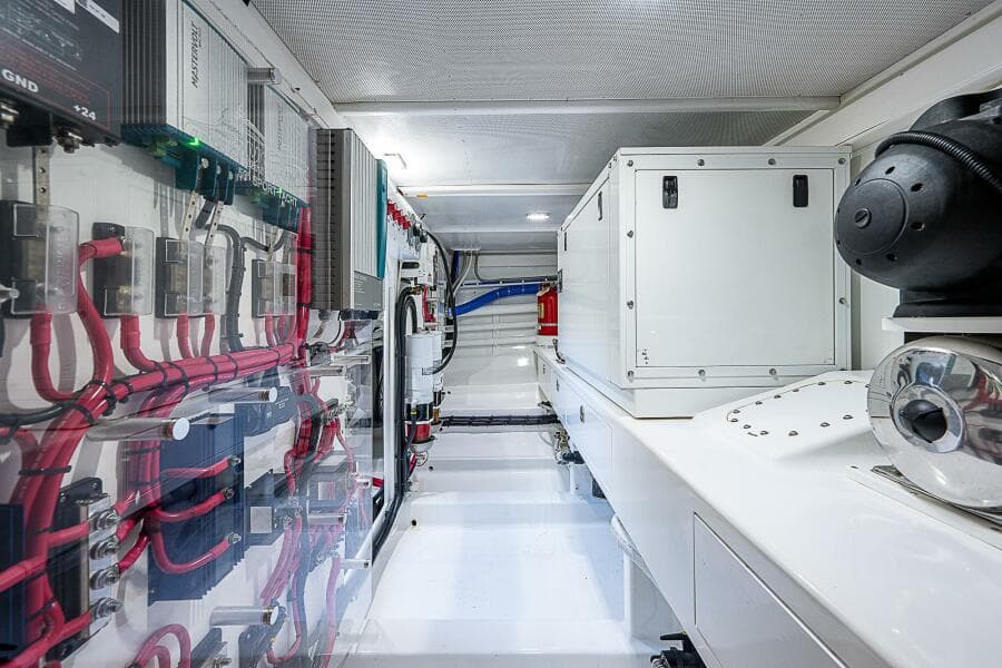 Maverick 55 Lucky -  Engine Room