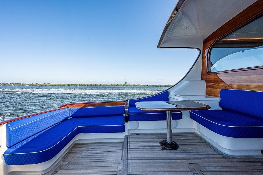 Maverick 55 Lucky - Cockpit