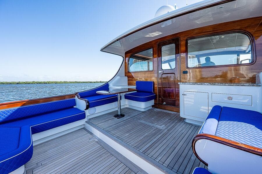 Maverick 55 Lucky - Cockpit