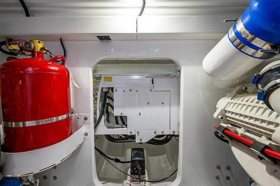 Maverick 55 Lucky -  Engine Room