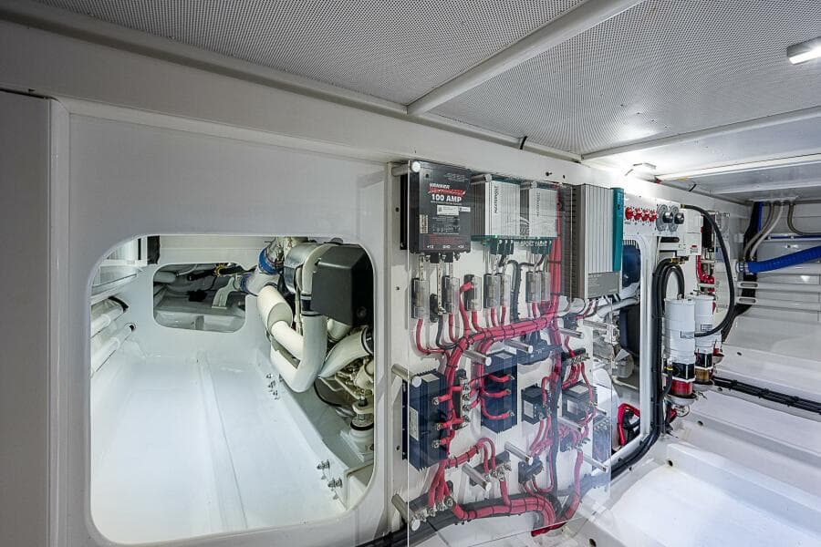 Maverick 55 Lucky -  Engine Room