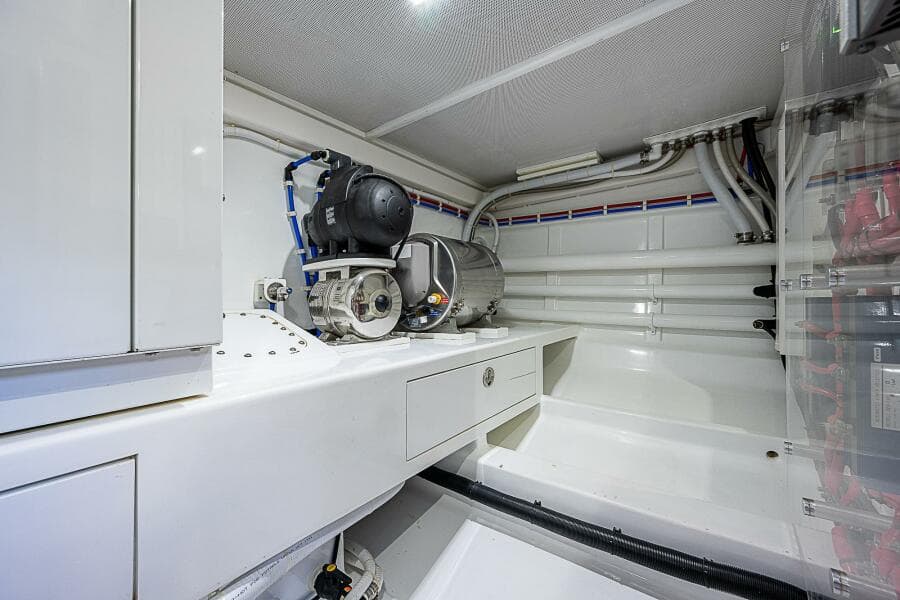 Maverick 55 Lucky -  Engine Room