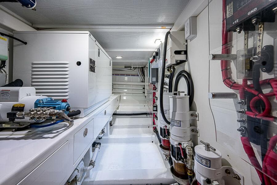 Maverick 55 Lucky -  Engine Room