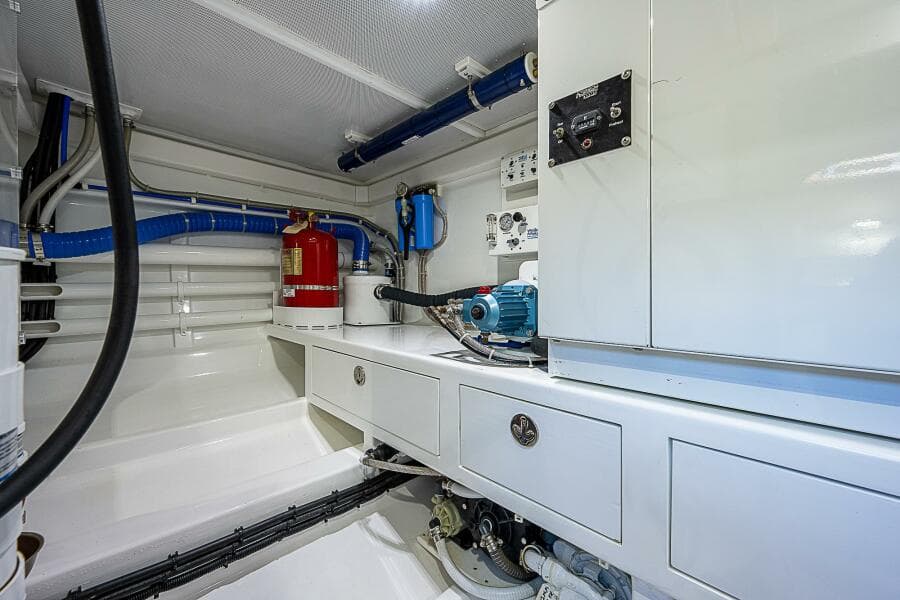 Maverick 55 Lucky -  Engine Room