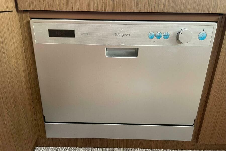 2017 Beneteau Sense 57