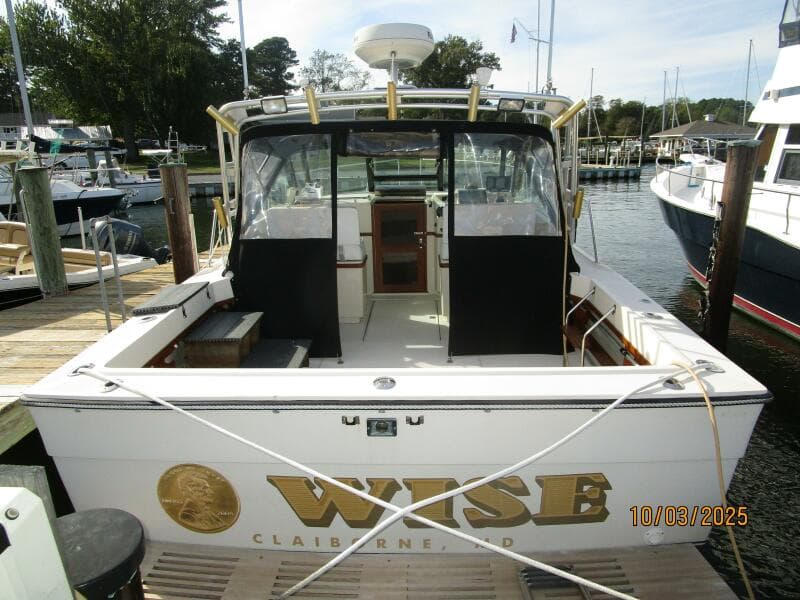 31' Pursuit aft profile