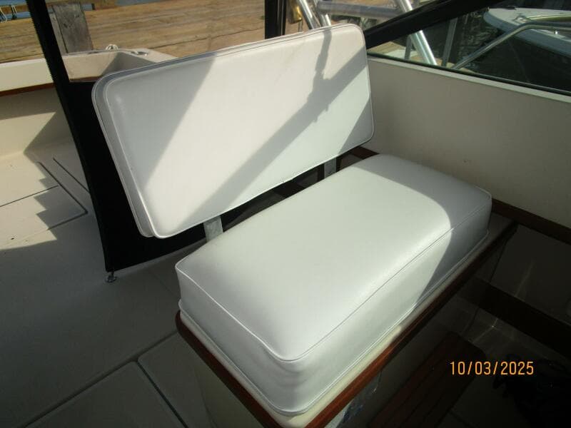 31' Pursuit mate seat