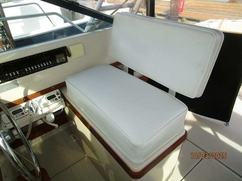 31' Pursuit helm seat