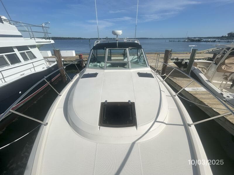 31' Pursuit foredeck aft