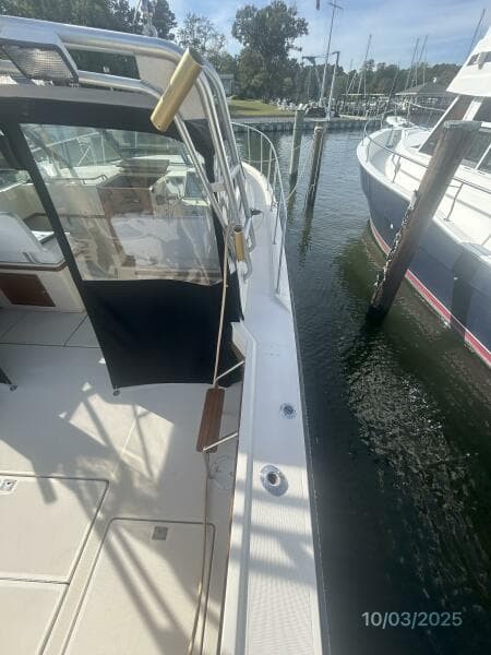 31' Pursuit starboard side deck1