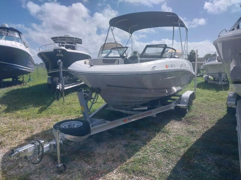2017 Bayliner VR5