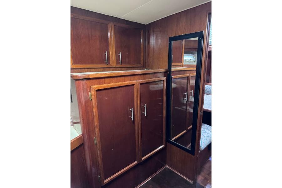1986 Egg Harbor 37 Convertible - Photo 19