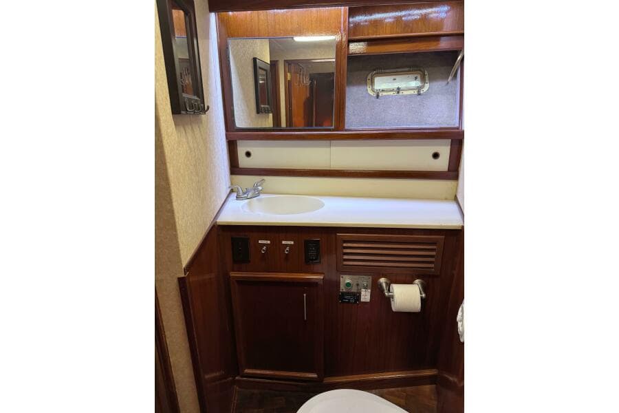 1986 Egg Harbor 37 Convertible - Photo 23