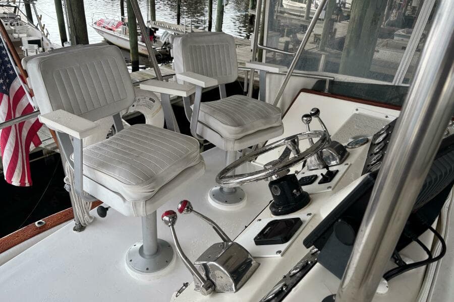 1986 Egg Harbor 37 Convertible - Photo 6