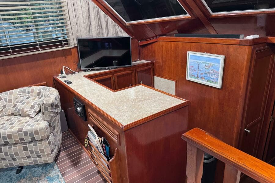 1986 Egg Harbor 37 Convertible - Photo 10
