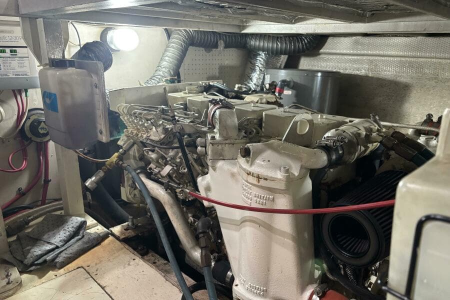 1986 Egg Harbor 37 Convertible - Photo 27