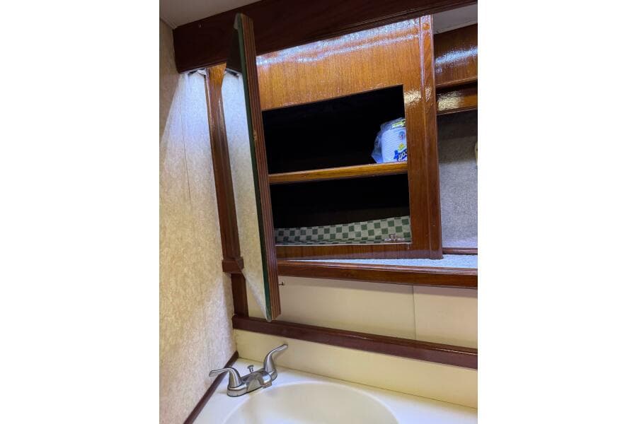 1986 Egg Harbor 37 Convertible - Photo 24