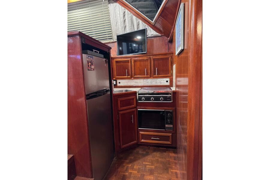 1986 Egg Harbor 37 Convertible - Photo 15
