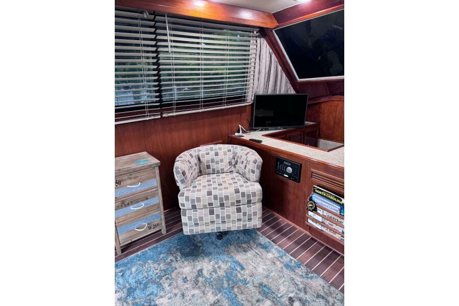 1986 Egg Harbor 37 Convertible - Photo 11