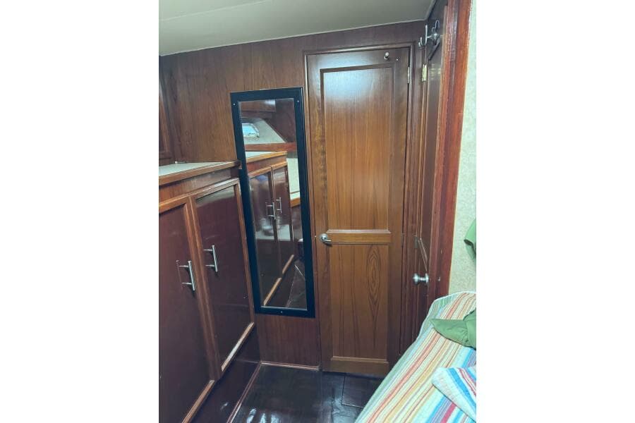 1986 Egg Harbor 37 Convertible - Photo 20