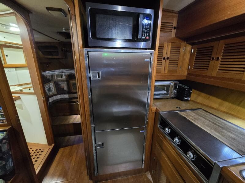 1987 Nova Marine Moorea