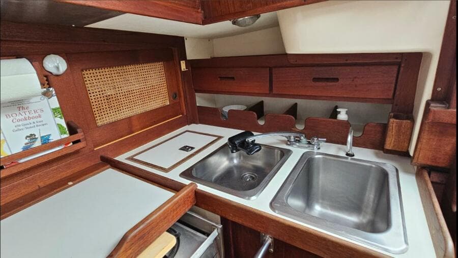 1987 Tartan 37 - Photo 25