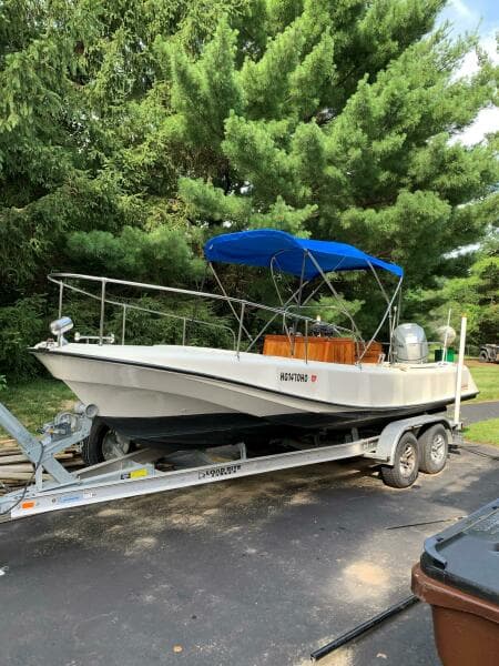 1972 Boston Whaler 21 Outrage Rib Side