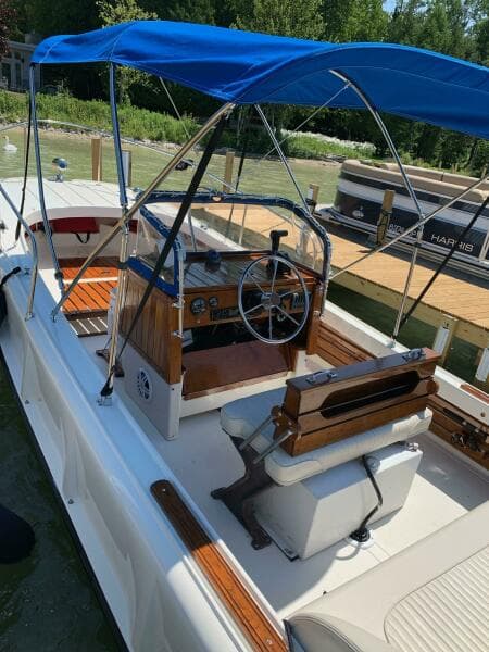 1972 Boston Whaler 21 Outrage Rib Side