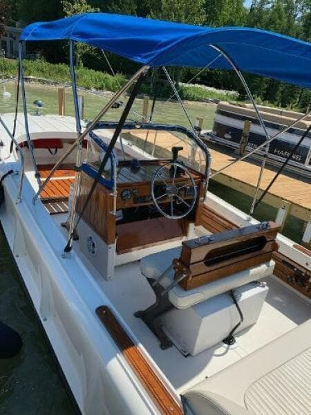 1972 Boston Whaler 21 Outrage Rib Side