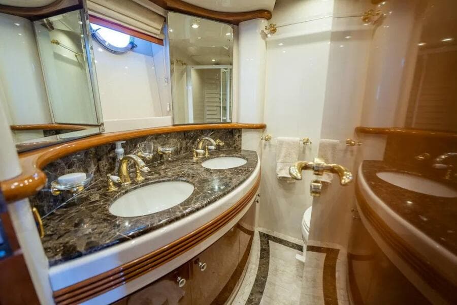 2004 Azimut 80 Carat