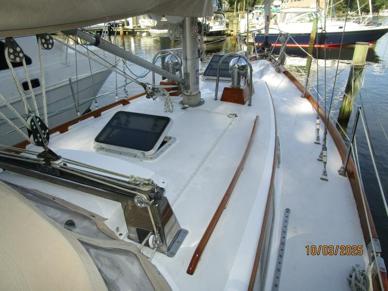 35' Bristol foredeck2