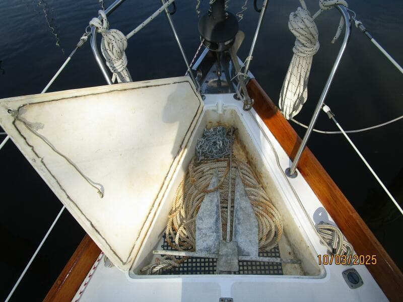 35' Bristol anchor chain locker