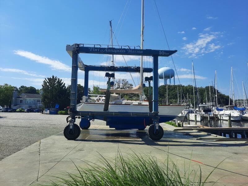 35' Bristol hauled out1