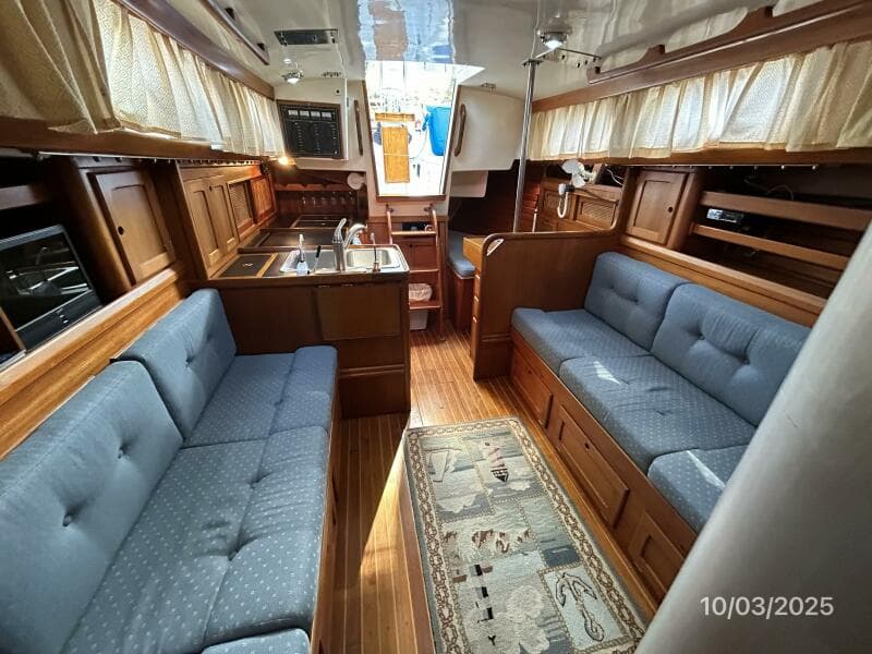 35' Bristol salon aft