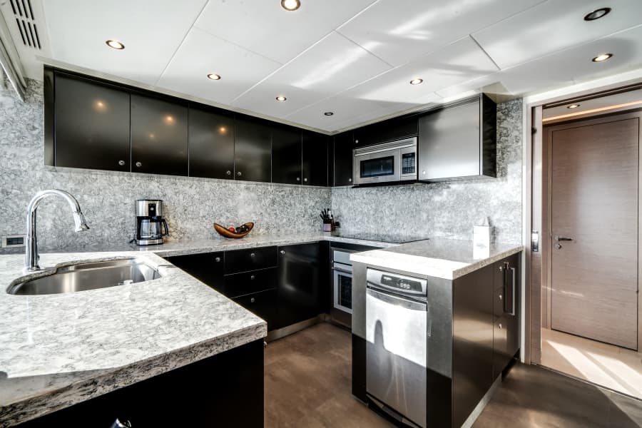 2022 Ocean Alexander 32L