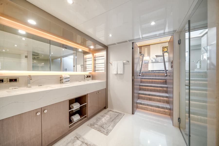 2022 Ocean Alexander 32L