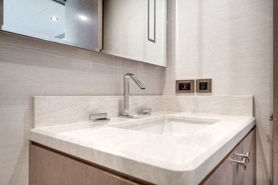 2022 Ocean Alexander 32L