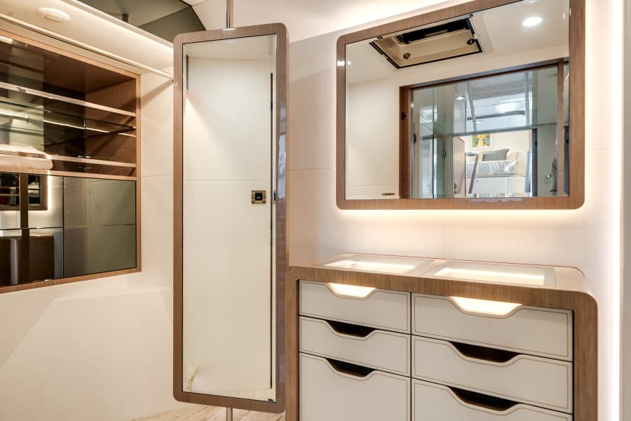 2022 Ocean Alexander 32L