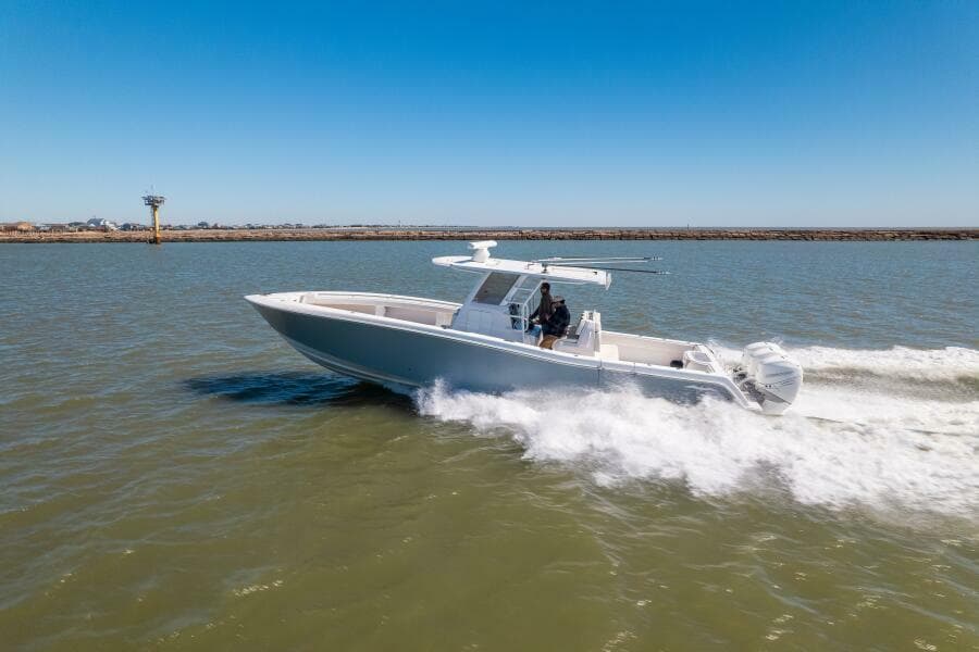2019 Invincible 39 Open