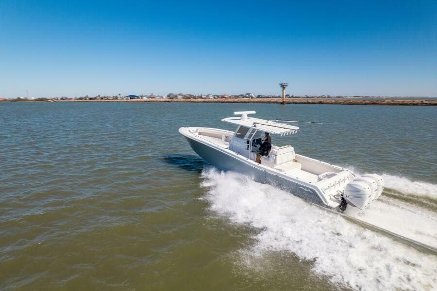 2019 Invincible 39 Open