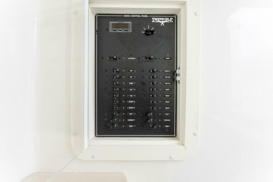 2019 Invincible 39 Open