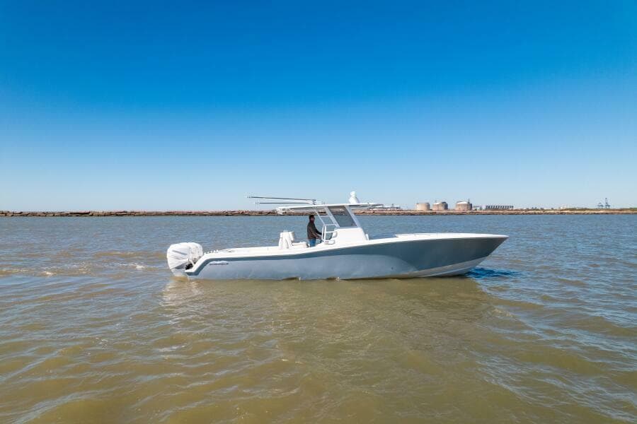 2019 Invincible 39 Open