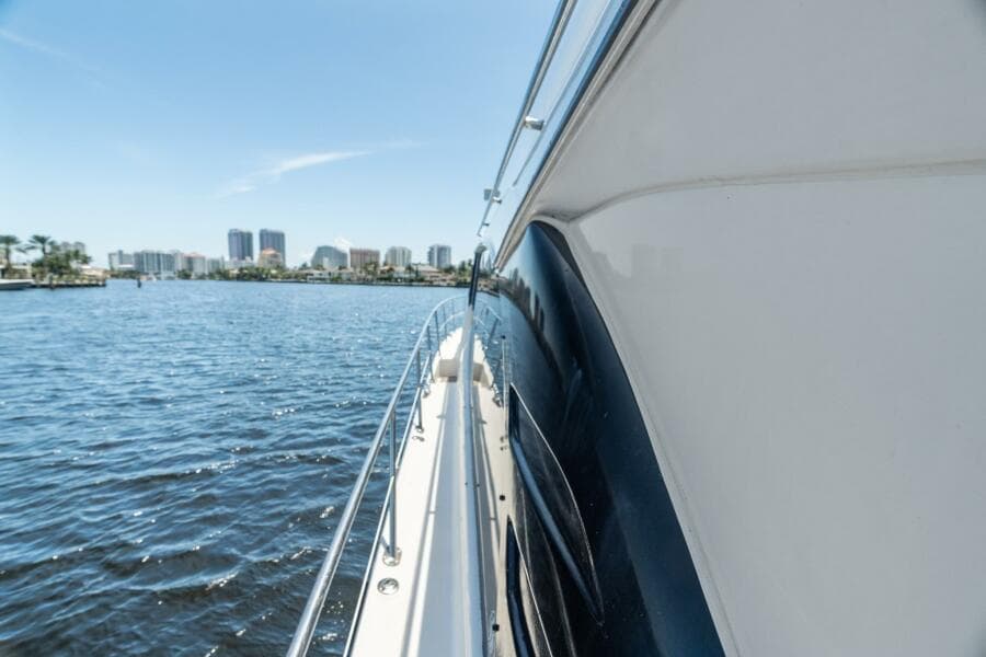 2001 Sea Ray 540 Cockpit Motor Yacht