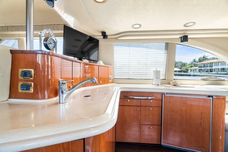 2001 Sea Ray 540 Cockpit Motor Yacht